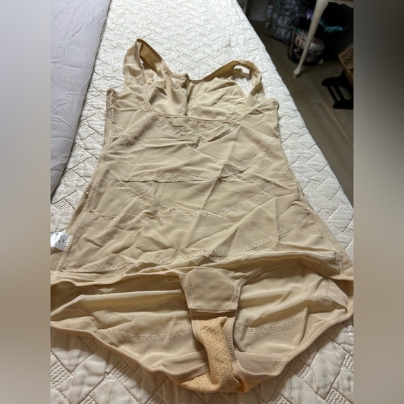 Elegant Beige Bodysuit - Picture 4 of 7